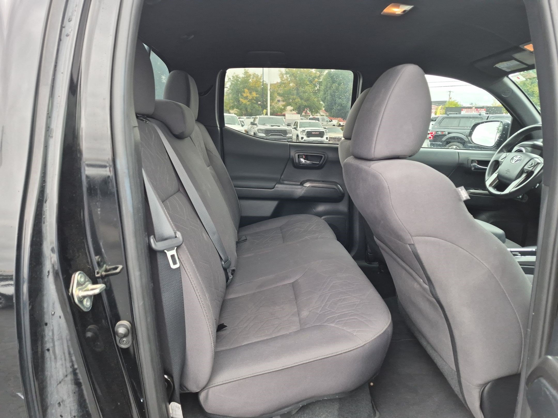 Used 2017 Toyota Tacoma TRD Sport w/ Tow Package (A/T) AWD/4WD image 31