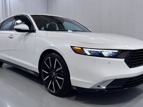 Used 2023 Honda Accord Touring image 4