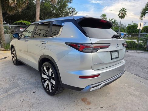 Used 2025 Mitsubishi Outlander SE FWD image 7