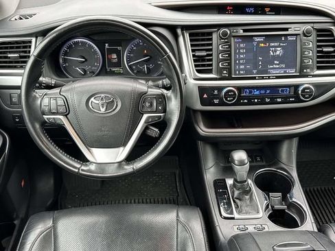 Used 2018 Toyota Highlander Limited AWD/4WD image 9