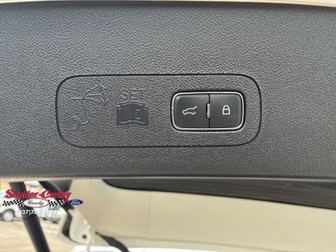 Used 2025 Lincoln Aviator 2WD image 13