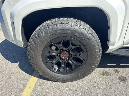 Used 2025 Toyota 4Runner Limited AWD/4WD image 33