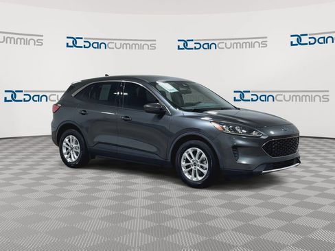 Used 2020 Ford Escape SE FWD image 3