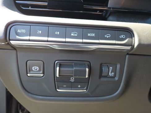 Used 2023 Cadillac Escalade ESV Premium Luxury Platinum image 11