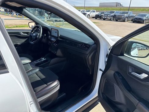 Used 2023 Ford Escape ST-Line image 15