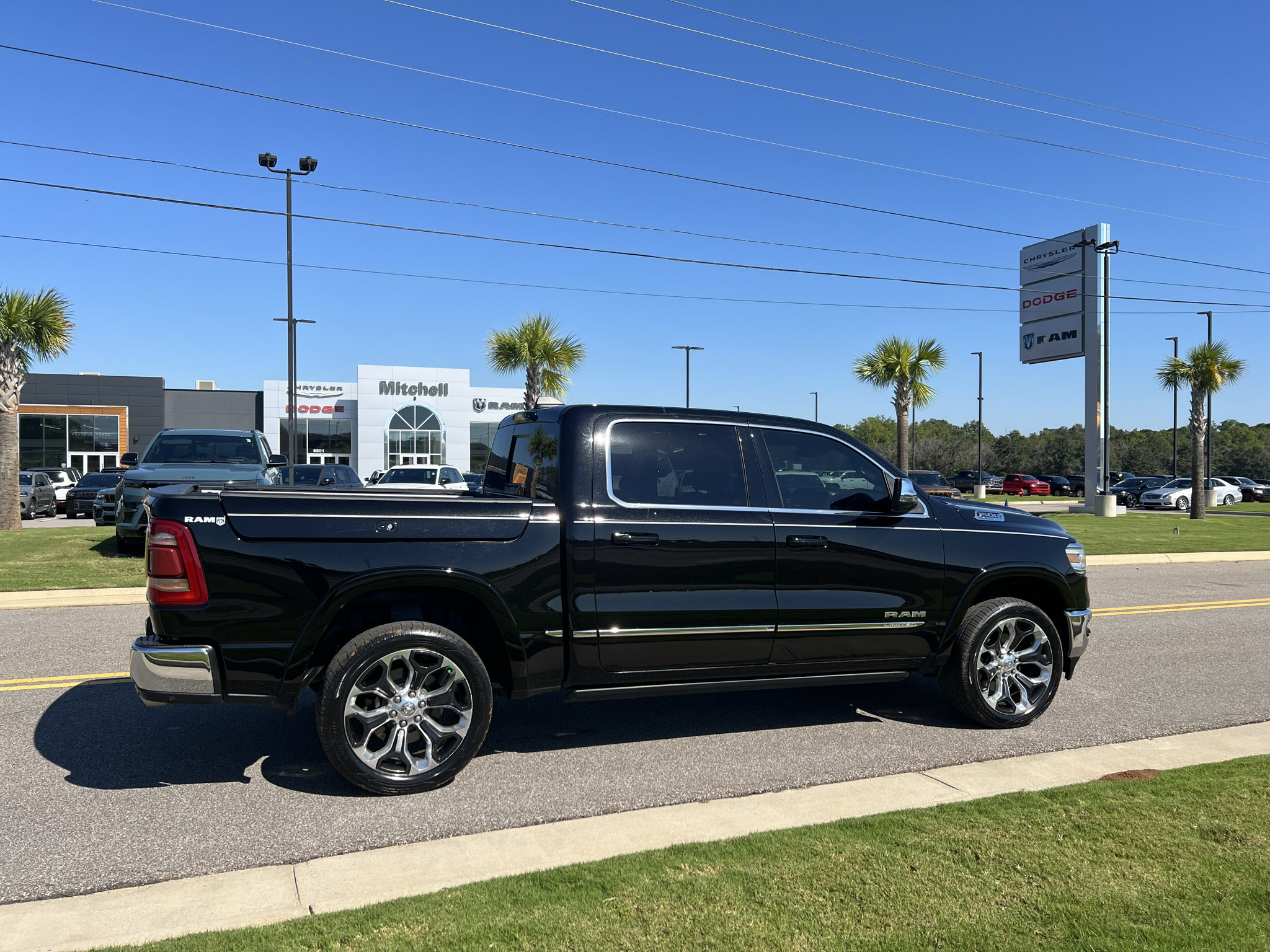 Certified 2023 RAM 1500 Limited AWD/4WD image 3