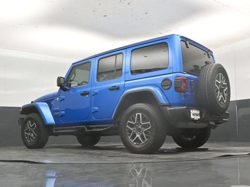 Used 2024 Jeep Wrangler Unlimited Sahara w/ Technology Group AWD/4WD image 53