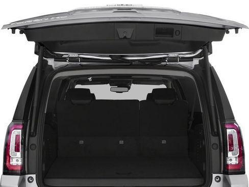 Used 2017 GMC Yukon XL Denali w/ Open Road Package AWD/4WD image 15