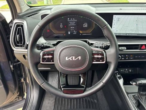 Used 2025 Kia Sorento EX w/ Panoramic Sunroof Package FWD image 23