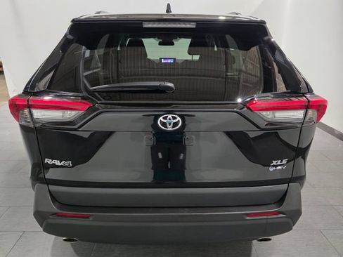 Used 2025 Toyota RAV4 XLE AWD/4WD image 4