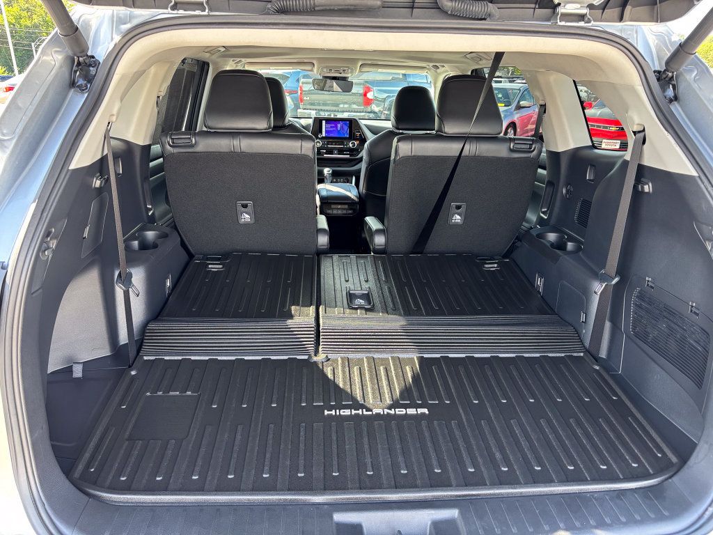Used 2025 Toyota Highlander XLE AWD/4WD image 49