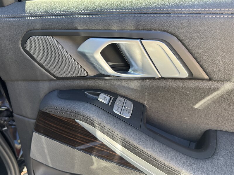 Used 2020 BMW X7 xDrive40i w/ Premium Package AWD/4WD image 37