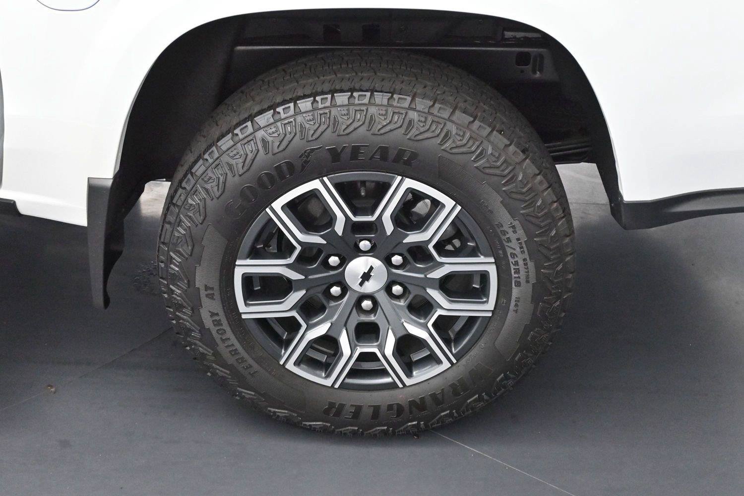 Used 2026 Chevrolet Colorado Z71 AWD/4WD image 29