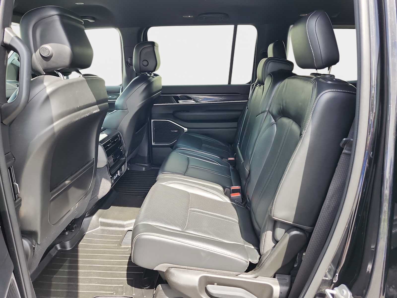 Used 2022 Jeep Wagoneer Series I AWD/4WD image 15