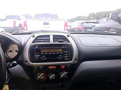 Used 2002 Toyota RAV4 Sport Utility 4D image 12