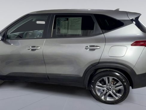 Used 2023 Kia Seltos LX AWD/4WD image 8
