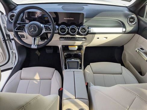 New 2025 Mercedes-Benz GLB 250 4MATIC image 13