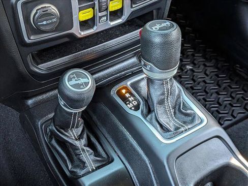 Used 2019 Jeep Wrangler Unlimited Sahara AWD/4WD image 12