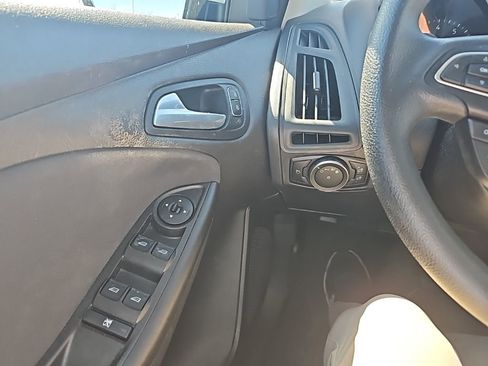 Used 2018 Ford Focus SE image 20