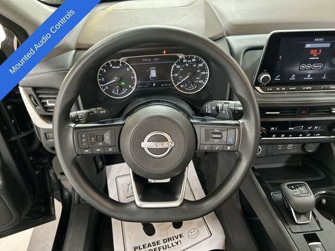 Used 2023 Nissan Rogue SV image 4