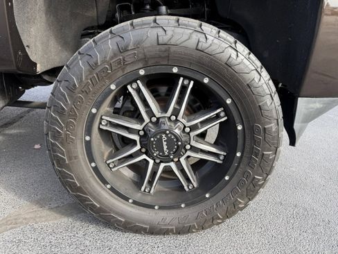 Used 2018 Chevrolet Silverado 2500 High Country image 37