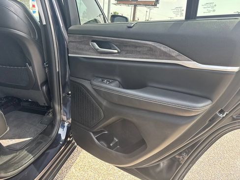 Used 2023 Jeep Grand Cherokee Limited w/ Luxury Tech Group II RWD image 22