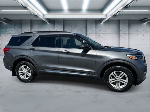 Used 2023 Ford Explorer XLT AWD/4WD image 23