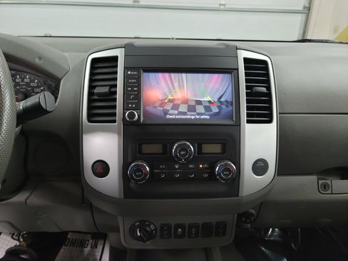 Used 2021 Nissan Frontier SV w/ Midnight Edition Floor Mats image 17