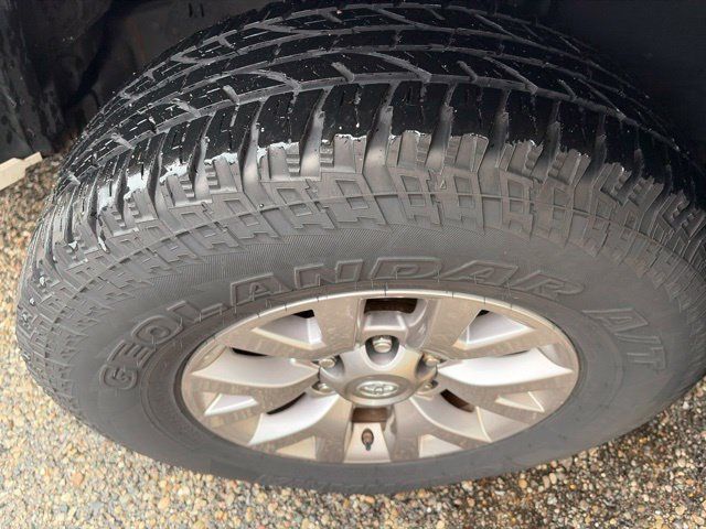 Used 2016 Toyota Tacoma SR5 w/ SR5 Appearance Package (SN) AWD/4WD image 5