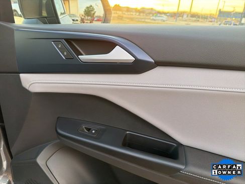 Used 2024 Volkswagen Taos SE image 18