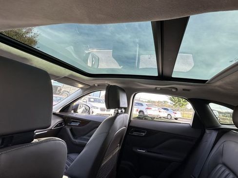 Used 2018 Jaguar F-PACE Portfolio image 33