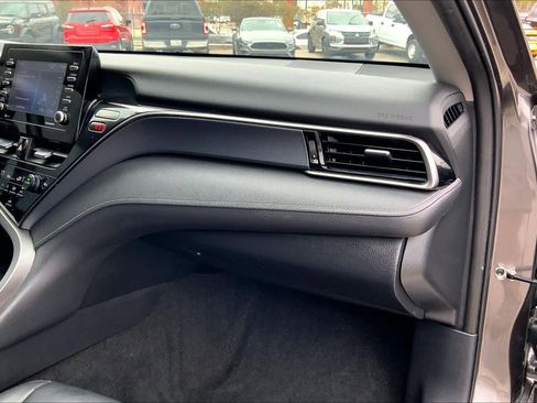 Used 2023 Toyota Camry SE image 19