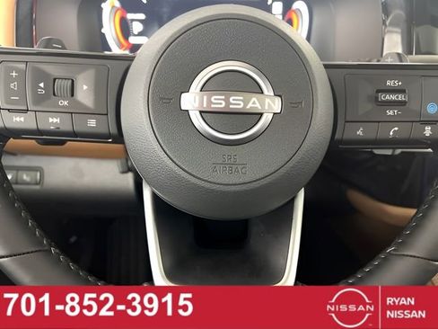 New 2025 Nissan Pathfinder Platinum image 17