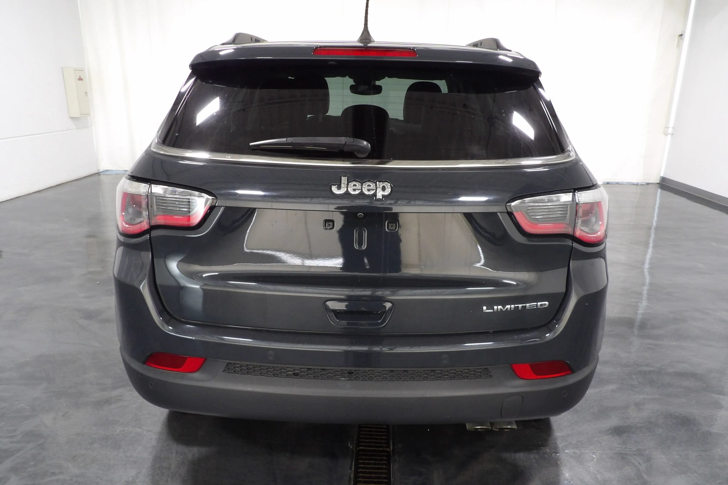 Used 2018 Jeep Compass Limited w/ Navigation Group FWD image 5