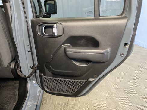 Certified 2025 Jeep Wrangler Willys image 39