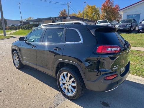 Used 2017 Jeep Cherokee Limited AWD/4WD image 3