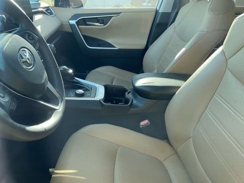 Used 2023 Toyota RAV4 Limited image 9