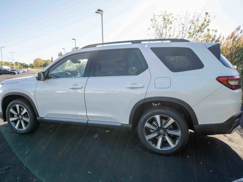 New 2025 Honda Pilot Touring image 4