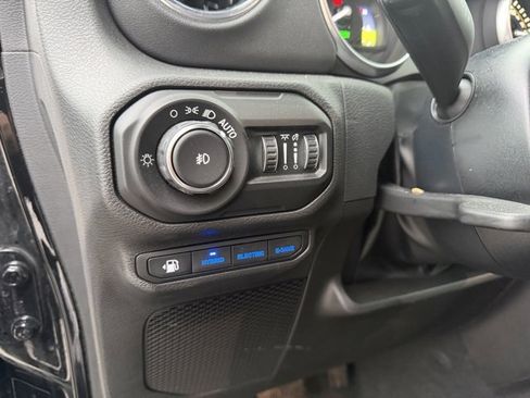 Used 2022 Jeep Wrangler Unlimited Sahara w/ Cold Weather Group image 15