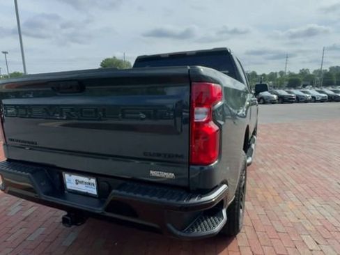 Used 2025 Chevrolet Silverado 1500 Custom Trail Boss w/ Turbomax Blackout Package AWD/4WD image 2