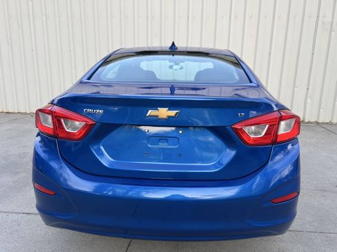 Used 2017 Chevrolet Cruze LT FWD image 4