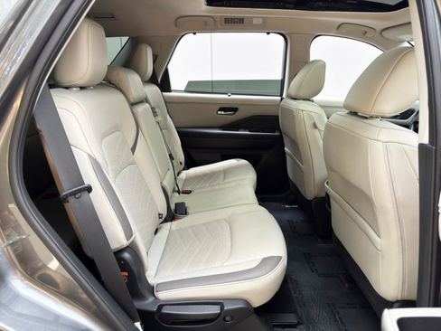 Used 2022 Nissan Pathfinder Platinum w/ Lighting Package (N93) FWD image 41