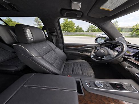 Used 2024 Cadillac Escalade Sport Platinum w/ Heavy-Duty Trailer Package AWD/4WD image 12