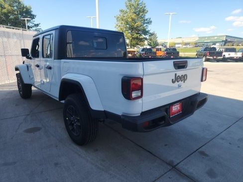 New 2025 Jeep Gladiator Sport image 20