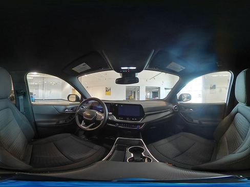 Used 2025 Chevrolet Equinox LT image 42