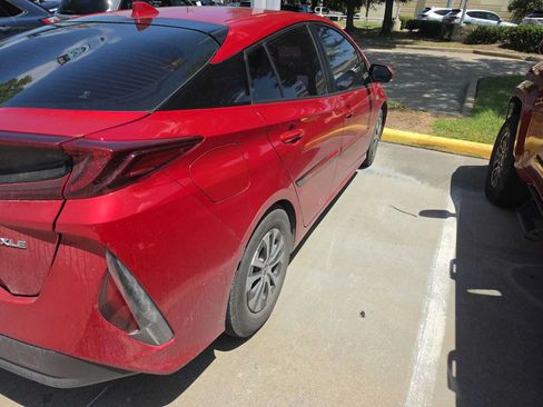 Used 2021 Toyota Prius Prime XLE FWD image 4
