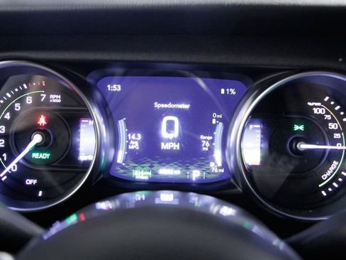 Used 2022 Jeep Wrangler Unlimited Sahara w/ Cold Weather Group image 17