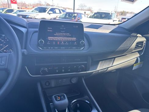 Certified 2025 Nissan Rogue S image 18