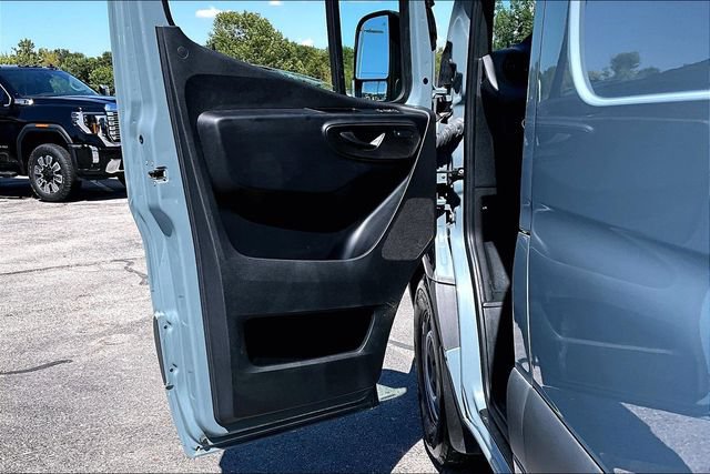 Used 2024 Mercedes-Benz Sprinter 2500 w/ Acoustic Package image 19
