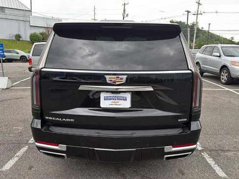 Used 2025 Cadillac Escalade Premium Luxury AWD/4WD image 5
